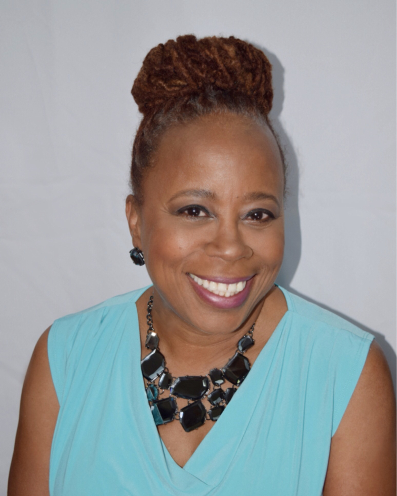 Read more about the article 20-Year U.S. Army Veteran, Ms. Donna Newman-Robinson, Discusses Women Embracing Life and Leadership